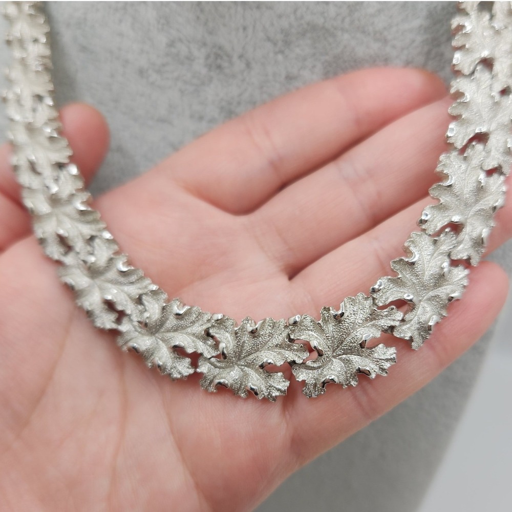 Vintage Crown Trifari Textured Leaf Collar Necklace Brushed Silver Tone Classic